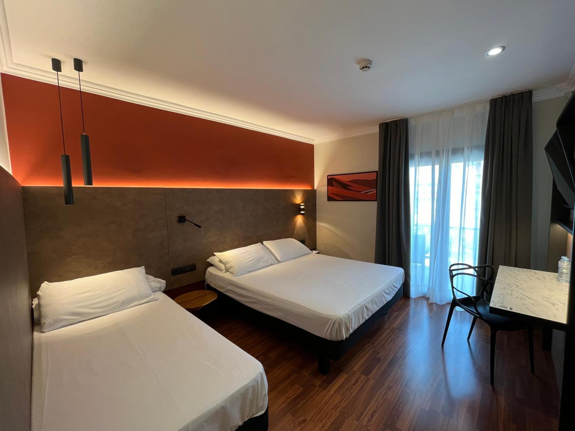 Hotel Ibis Styles Figueres Ronda Exterior foto