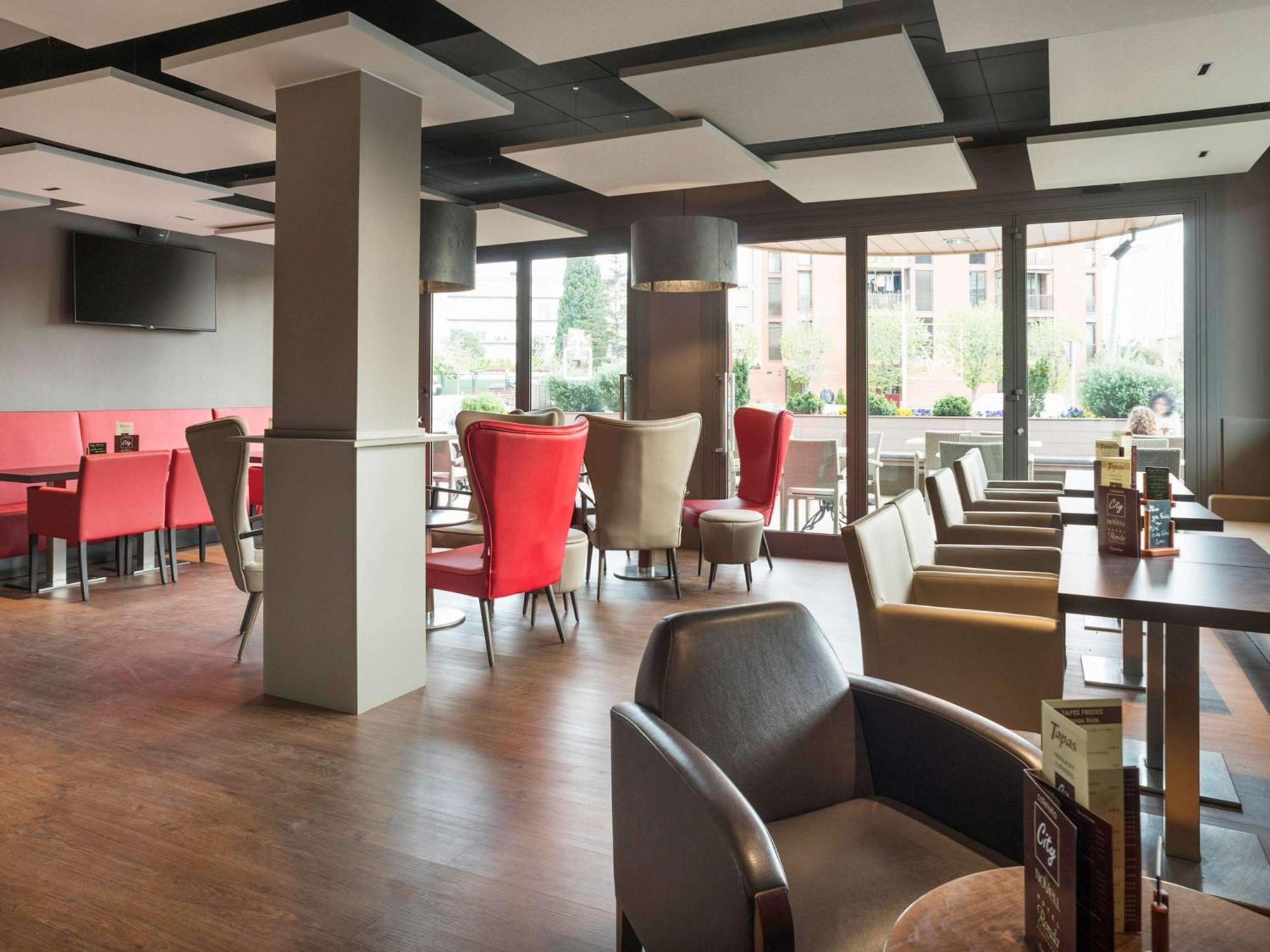 Hotel Ibis Styles Figueres Ronda Exterior foto